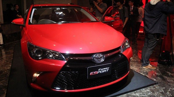 Toyota Camry mang dáng dấp thể thao ảnh 2