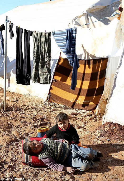 Cuộc sống ngập ngụa trong bùn của người tị nạn Syria ảnh 7