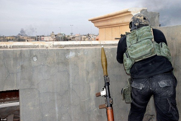 IS sử dụng lá chắn sống, gài bẫy quân đội Iraq ở thành phố chiến lược Ramadi ảnh 4