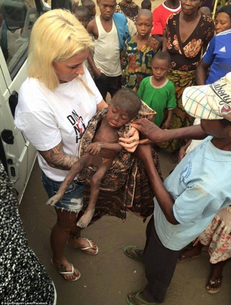 Hình ảnh em bé Nigeria "phù thủy" gây chấn động toàn cầu ảnh 3