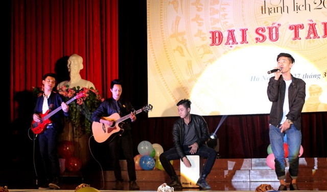 Nữ sinh Đại học Quốc gia khoe tài hết cỡ, khán giả mãn nhãn ảnh 13