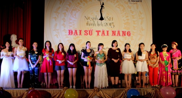 Các thí sinh xuất sắc nhất đại diện cho các trường tham gia đêm chung kết