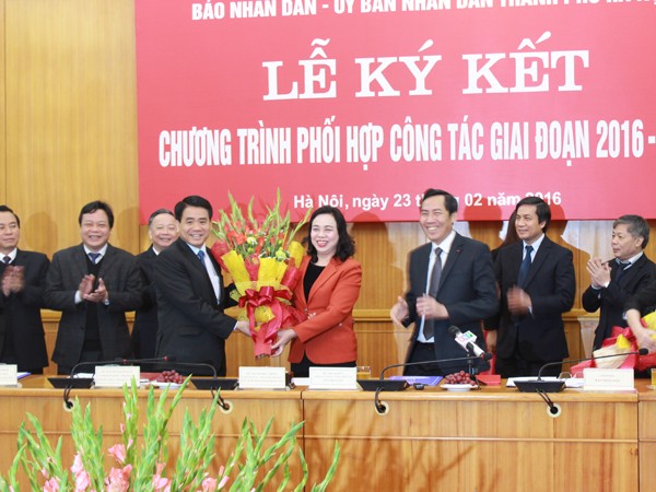 UBND TP Hà Nội và Báo Nhân dân ký kết chương trình phối hợp công tác ảnh 2