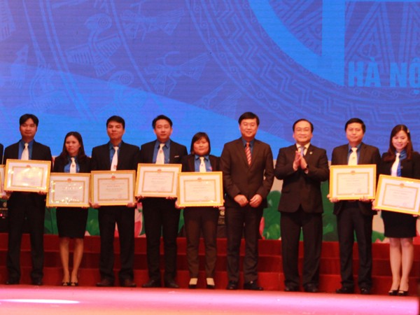 Bí thư Thành ủy Hà Nội Hoàng Trung Hải trao tặng Bằng khen cho 30 Bí thư đoàn xã, phường thị trấn có thành tích xuất sắc