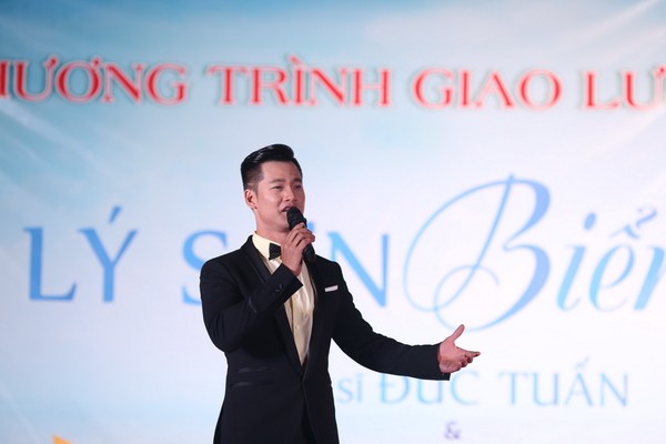 Đức Tuấn thực hiện đêm nhạc riêng tặng chiến sĩ trên đảo Lý Sơn ảnh 1