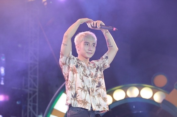 Sơn Tùng M-TP luôn nhận được sự ủng hộ nồng nhiệt từ khán giả mỗi khi xuất hiện