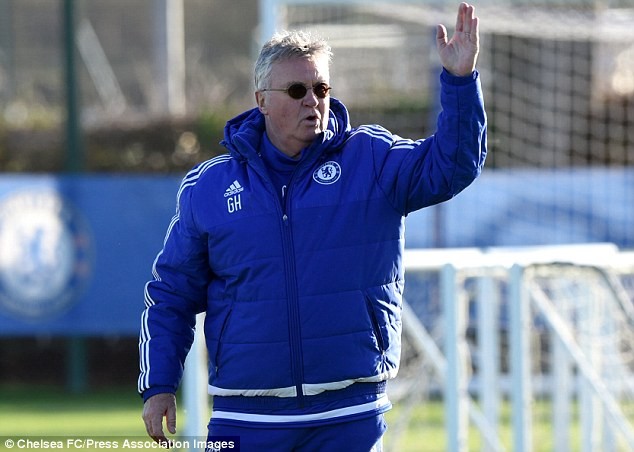 Hiddink sẽ có lần trình diễn đầu tiên với Chelsea vào tối nay