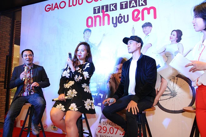 Đạo diễn Trần Ka My và các diễn viên cùng giao lưu với khán giả