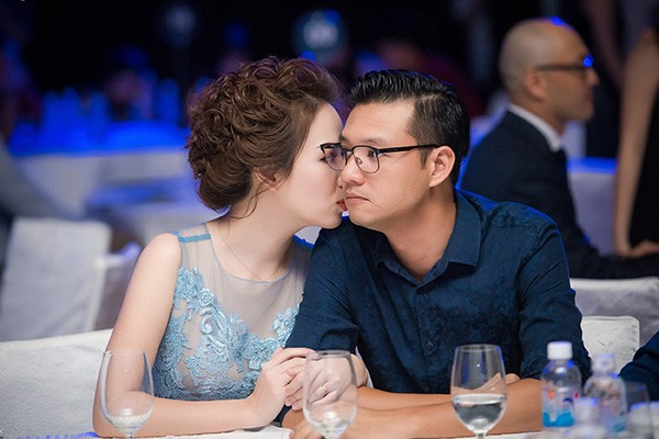 Vợ chồng Đan Lê- Khải Anh tình cảm tại sự kiện