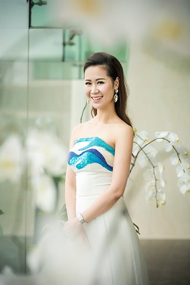 Dương Thùy Linh xuất hiện ấn tượng với thiết kế của NTK Xuân Lê