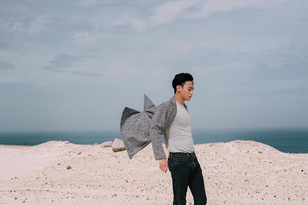 Rocker Nguyễn vướng phải cuộc tình đầy trắc trở trong MV "Quá khứ còn lại gì"