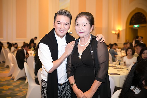 Sao Việt tấp nập chúc mừng Hồng Ánh, Ngọc Thanh Tâm ảnh 6