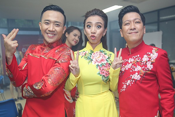 Nhã Phương bất ngờ xuất hiện và hát cùng Trường Giang trong liveshow "Chàng hề xứ Quảng 2 – Về quê" ảnh 14