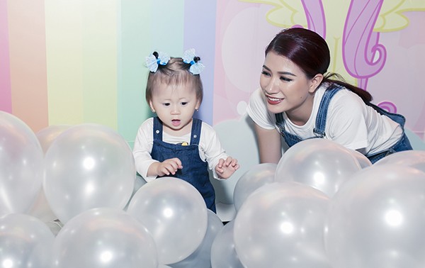 Trương Ngọc Ánh - Trần Bảo Sơn cùng tổ chức sinh nhật cho con gái ảnh 9