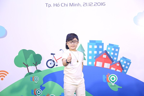 Con gái Thúy Hạnh - Minh Khang chững chạc bên ba mẹ ảnh 6
