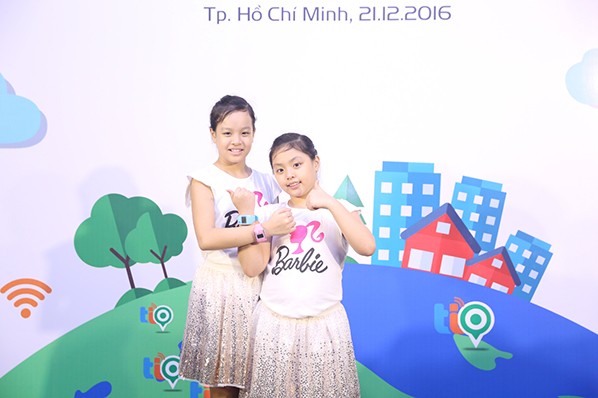 Con gái Thúy Hạnh - Minh Khang chững chạc bên ba mẹ ảnh 4