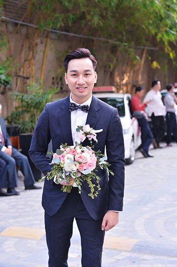 MC Thành Trung rạng rỡ đón dâu bằng xe sang Maybach ảnh 2