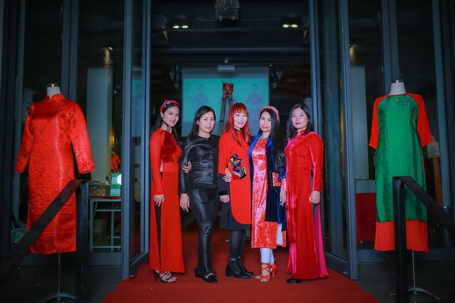 Các nhà thiết kế (NTK) tham gia chương trình: Trịnh Thủy, Nguyễn Phương Thảo, Nguyễn Yến Phi, Nguyễn Hải Đường, Từ Bích Lộc và nhóm thiết kế A designer Hanoi