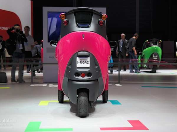Toyota i-Road hồng rực ấn tượng tại triển lãm xe Paris ảnh 2