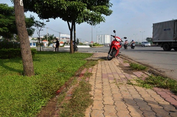 Phát hiện thi thể người đàn ông bị vứt phi tang trước cổng KCN ảnh 1