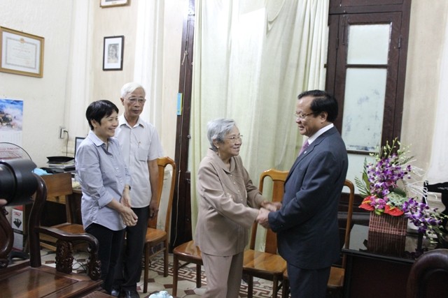 Bí thư Phạm Quang Nghị thăm gia đình các đồng chí nguyên là lãnh đạo TP.Hà Nội ảnh 1