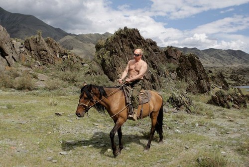 Hơn 100.000 người diễu hành mừng sinh nhật Tổng thống Putin ở Chechnya ảnh 1
