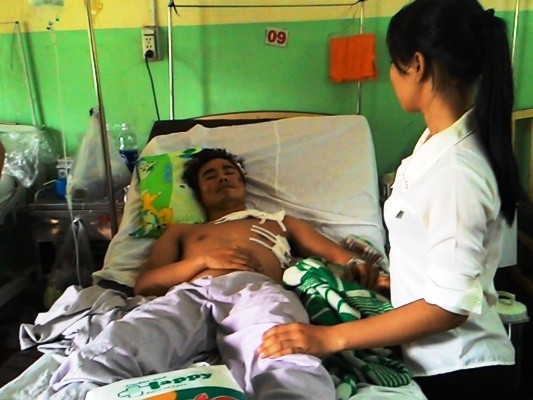 MC truyền hình bị cướp đâm gục trên vỉa hè ảnh 1