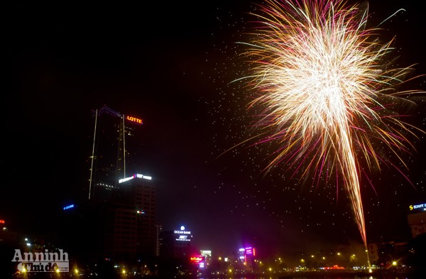 Hà Nội đêm 10-10: Huyền ảo với pháo hoa chụp kiểu "phơi sáng" ảnh 6