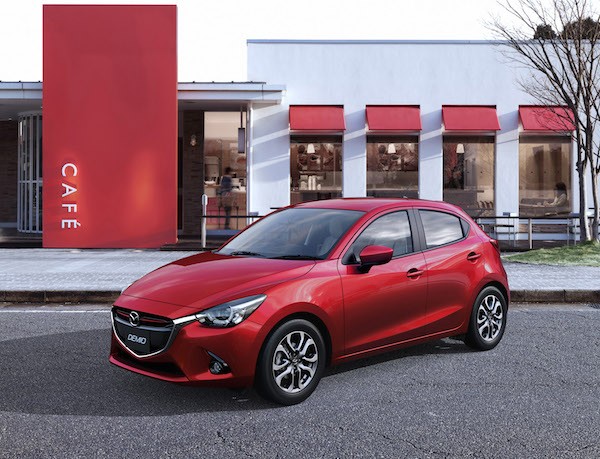Mazda2 giành giải “Xe hơi của năm 2014-2015” tại Nhật Bản ảnh 1