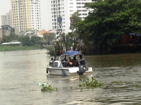 1 buổi sáng liên tiếp 2 người nhảy cầu tự vẫn cùng 1 địa điểm ảnh 1