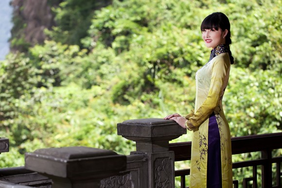 Hoa hậu Triệu Thị Hà mộc mạc khoe sắc tại Tràng An ảnh 9