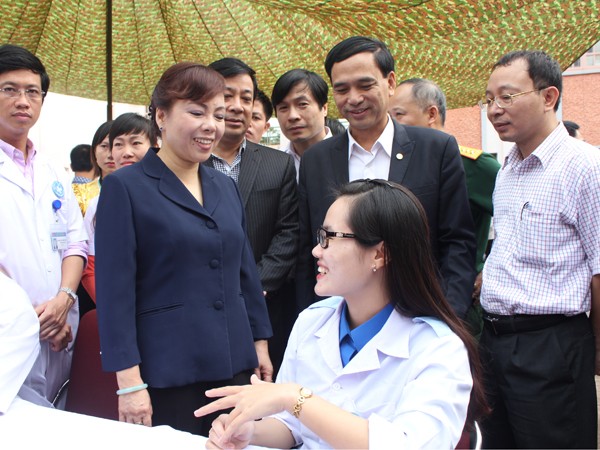 Những bác sĩ Hà Nội tuổi 9X tình nguyện ở lại biên cương ảnh 1