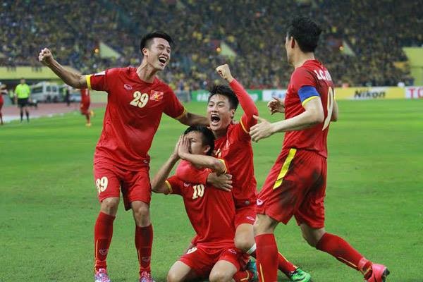 Bán kết lượt đi AFF Suzuki Cup 2014: Chiến thắng 2-1 xứng đáng thuộc về tuyển Việt Nam ảnh 1