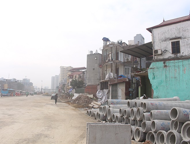 "Kiến trúc" lạ, "kì dị" của nhiều căn nhà trên đường Phạm Văn Đồng ảnh 1