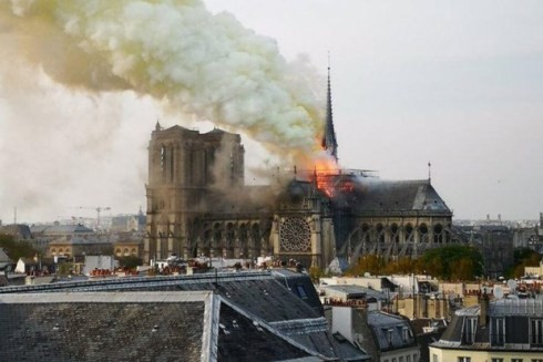 Dù đang được trùng tu, Nhà thờ Đức Bà Paris vẫn chưa thoát khỏi nguy hiểm ảnh 1