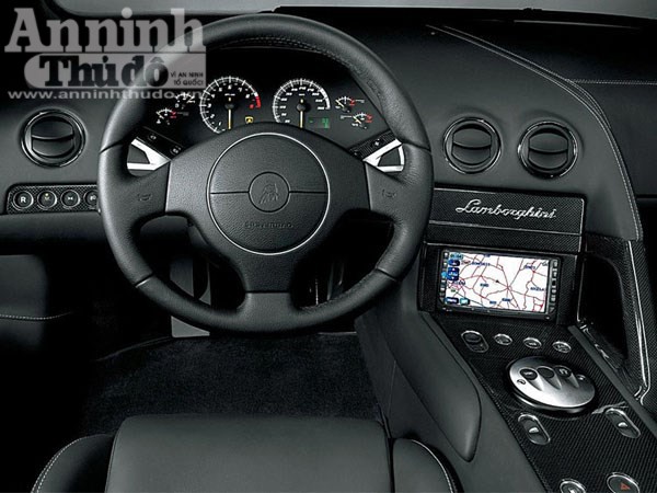 Cận cảnh siêu xe Lamborghini Murcielago 15 tỷ đồng, nhập lậu, đeo biển số giả ảnh 4
