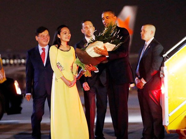 Nữ sinh Trần Mỹ Linh: "Tớ nói thật là tay ngài Barack Obama ấm lắm" ảnh 1