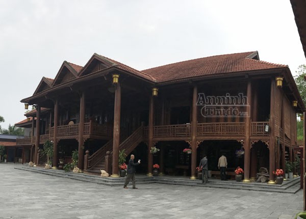 Đây là ngôi nhà sàn tại tỉnh Điện Biên được Vietnam book of records công nhận là "nhà sàn gỗ lim lớn nhất Việt Nam", một công trình kiến trúc mang đậm bản sắc dân tộc Thái