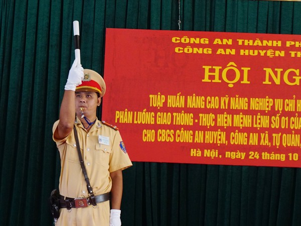 Tập huấn kỹ năng nghiệp vụ chỉ huy, điều khiển, hướng dẫn phân luồng giao thông ảnh 8