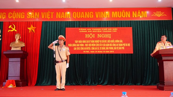 Tập huấn kỹ năng nghiệp vụ chỉ huy, điều khiển, hướng dẫn phân luồng giao thông ảnh 7