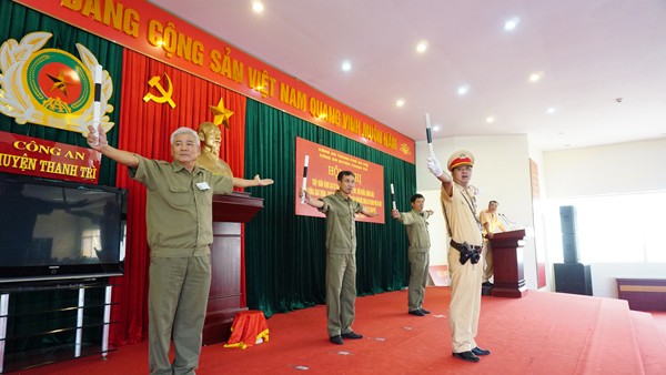 Tập huấn kỹ năng nghiệp vụ chỉ huy, điều khiển, hướng dẫn phân luồng giao thông ảnh 5