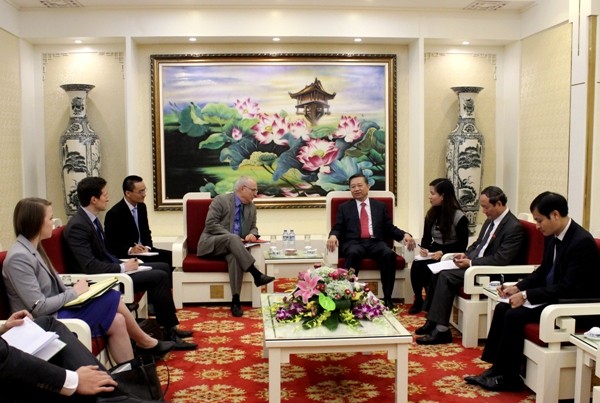 Thượng tướng Tô Lâm, Thứ trưởng Bộ Công an và ông David Saperstein, Đại sứ lưu động phụ trách tự do tôn giáo quốc tế, Bộ Ngoại giao Hoa Kỳ tại buổi tiếp