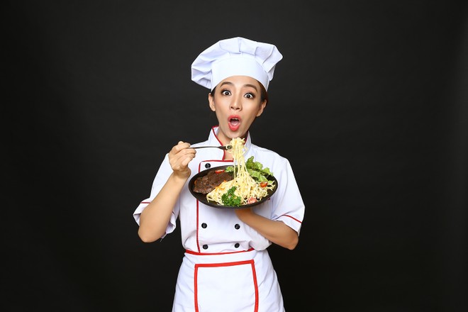 "Hoa hậu hài" Thu Trang giải nghệ để làm đầu bếp? ảnh 1