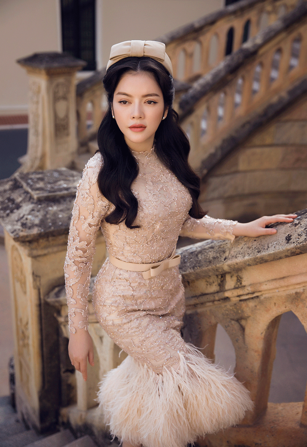 Vẻ đẹp cổ điển của Lý Nhã Kỳ bên lâu đài châu Âu ảnh 2