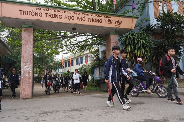 Hôm nay, hàng loạt địa phương đón học sinh trở lại trường sau đợt nghỉ 4 tuần vì Covid-19 ảnh 1