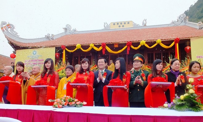 Chủ tịch nước cắt băng khánh thành chùa Phật tích Trúc Lâm Bản Giốc