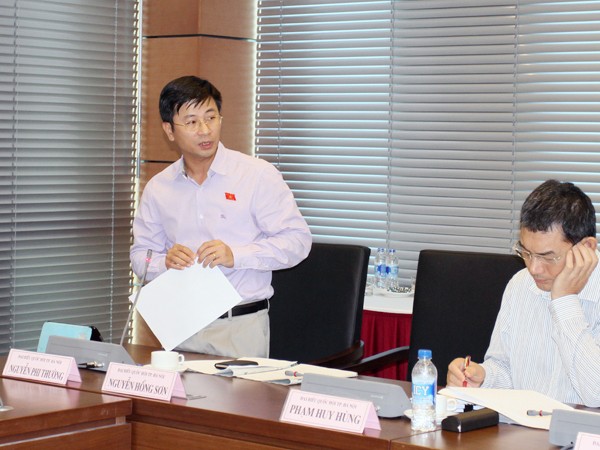 Đại biểu Nguyễn Phi Thường phát biểu