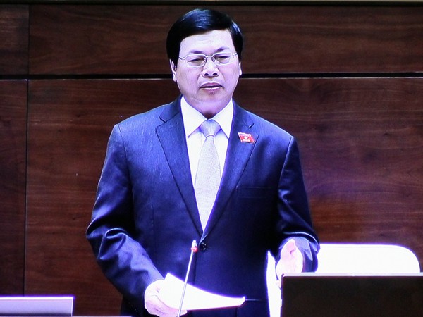 Bộ trưởng Bộ Công Thương Vũ Huy Hoàng trả lời chất vấn