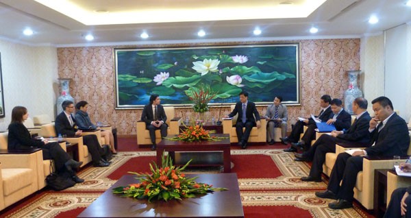 Đại tá Nguyễn Duy Ngọc, Phó Giám đốc CATP tiếp đoàn đại biểu cơ quan Hải quan và Thuế vụ Hoàng gia Anh