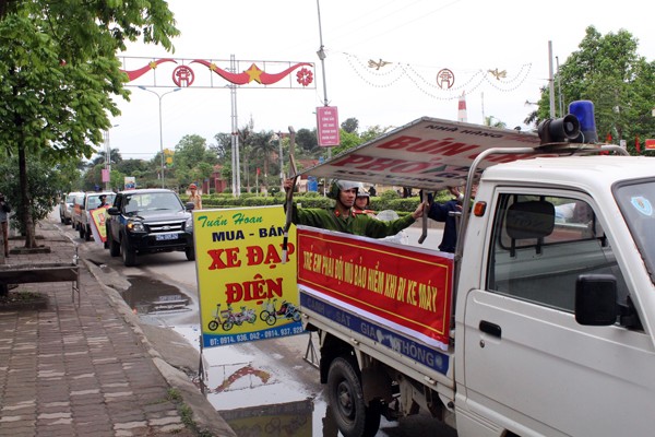 Đa số học sinh đội mũ bảo hiểm khi điều khiển xe đạp điện ảnh 4